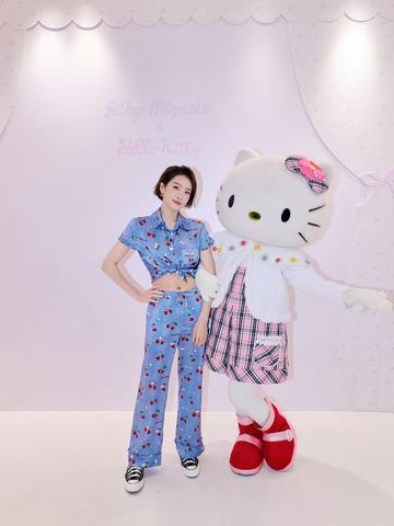 SILKY MIRACLE 呈献全新Hello Kitty联名系列｜全球品牌代言人宋茜活力亮相