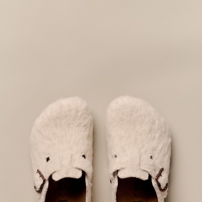 BIRKENSTOCK (勃肯) 再度携手影像创作者兼创意总监 Cole Bennett，打造全新联名 Boston 鞋款