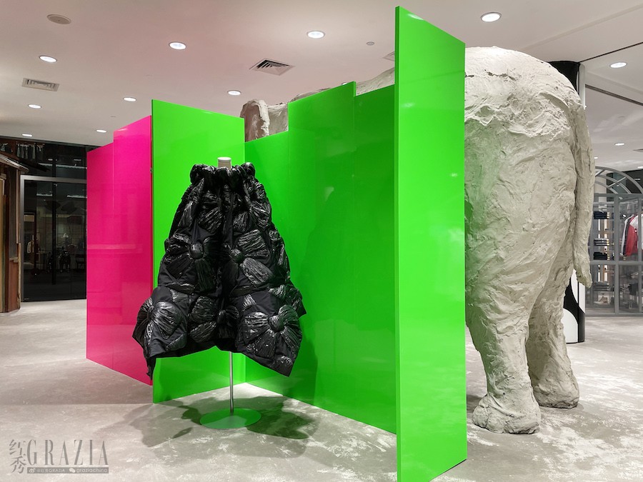 jawun20220228162423.jpg (2) COMME des GARÇONS,ELEPHANT SPACE,1F.jpg