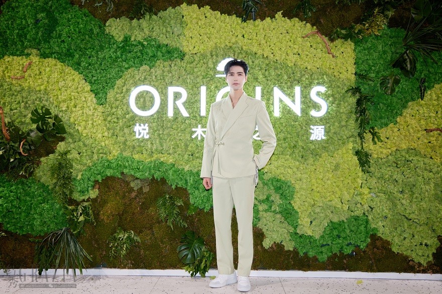 gviyl20220907131551.jpeg ORIGINS悦木之源首席植御大使阿云嘎先生亮相现场.jpeg