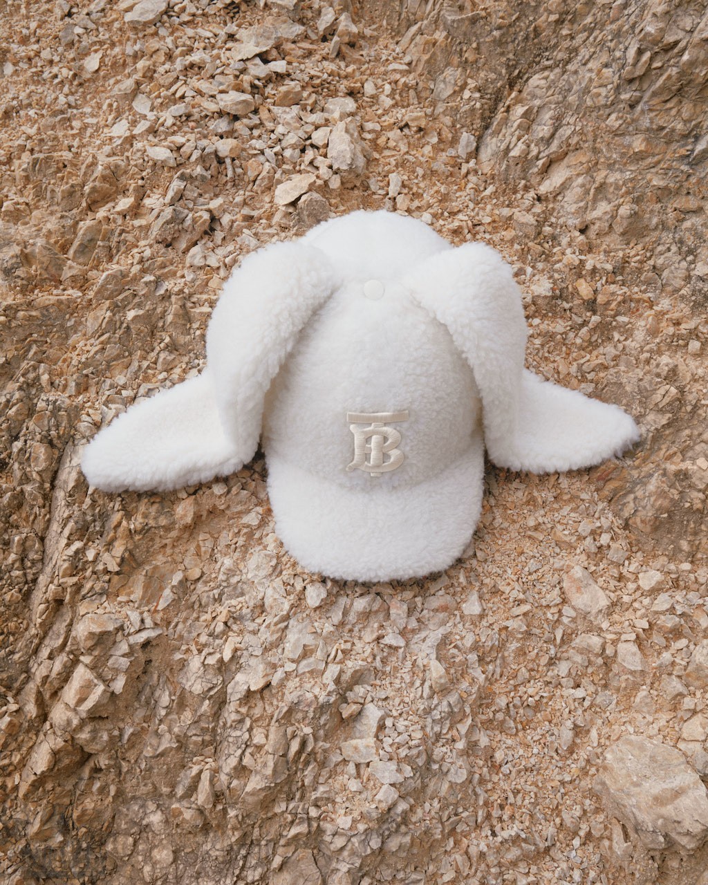 djsxc20221215150418.jpg Year of the Rabbit 2023 - Hero images © Courtesy of Burberry _ Sky(6).jpg