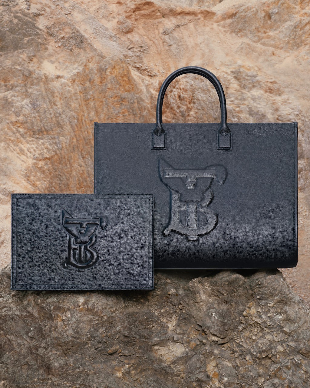 qyith20221215150240.jpg Year of the Rabbit 2023 - Hero images © Courtesy of Burberry _ Sky(3).jpg