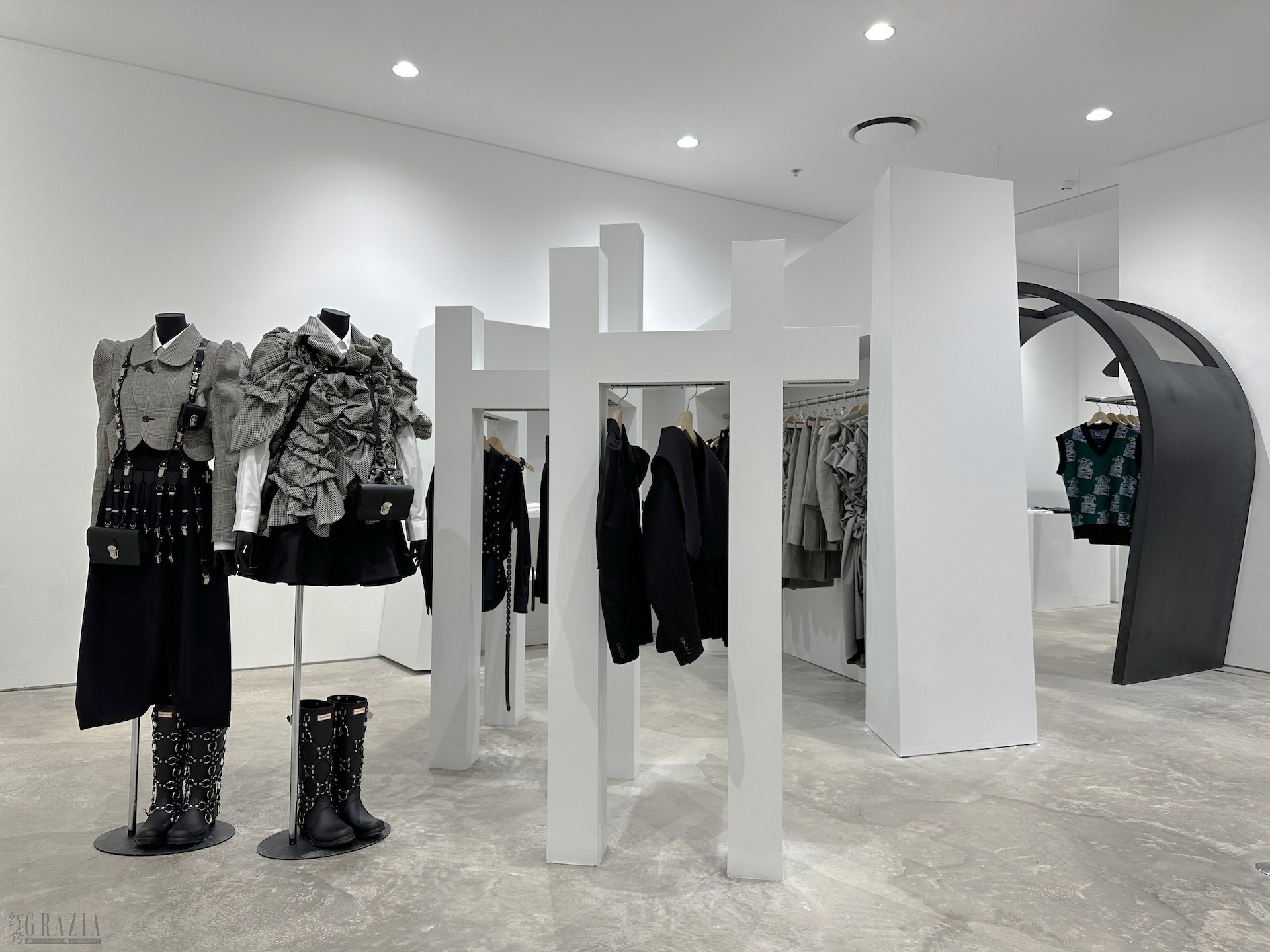 B1F - noir kei ninomiya.jpg
